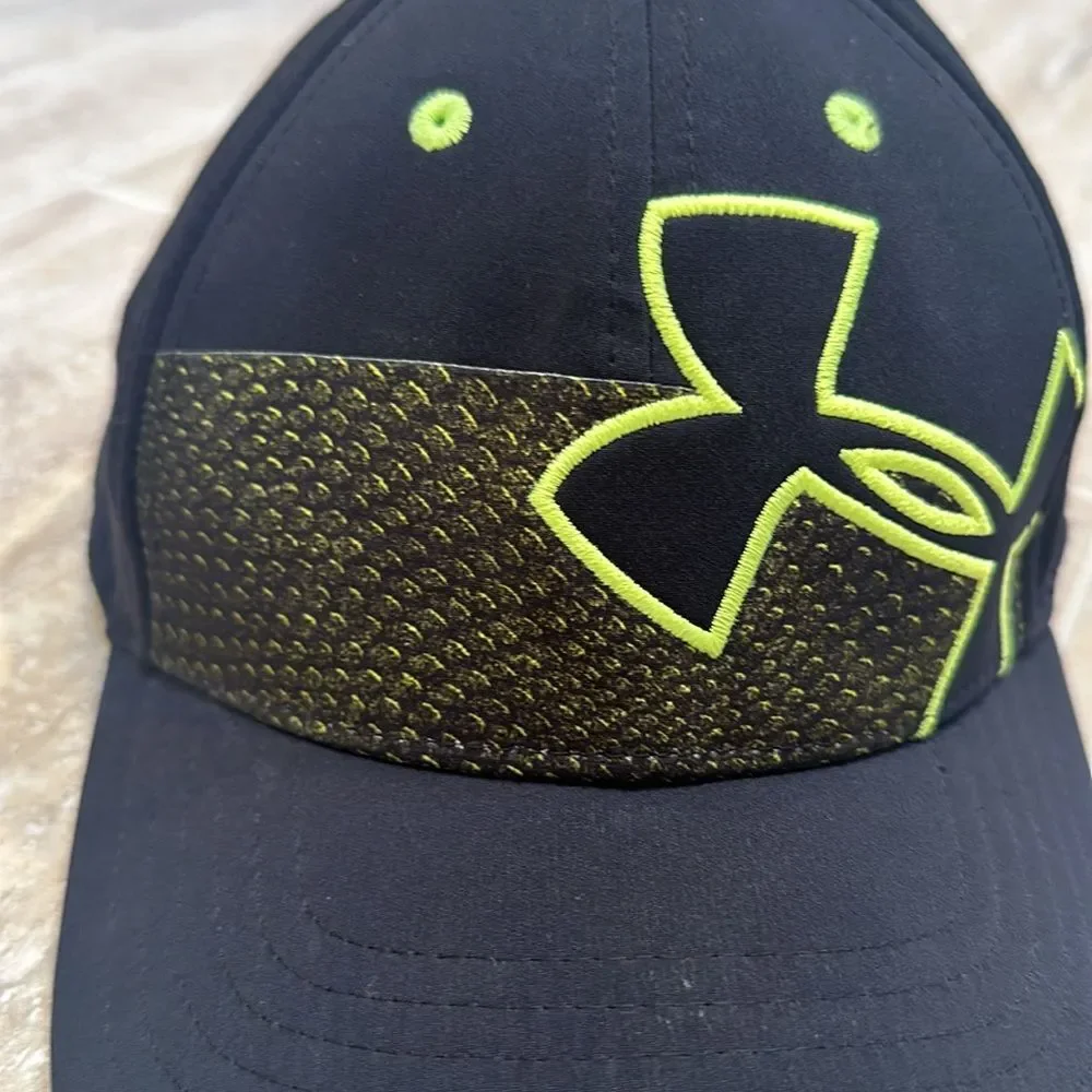 Under Armor black baseball cap – size small